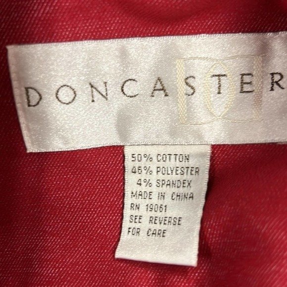 Women’s Doncaster red denim jean jacket, 18 Plus NWOT but never worn - Picture 4 of 4